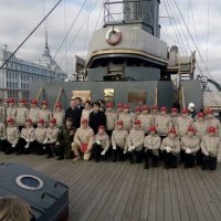 25.10.2017 г. на борту крейсера «Аврора» школьников приняли в ряды юнармейцев.